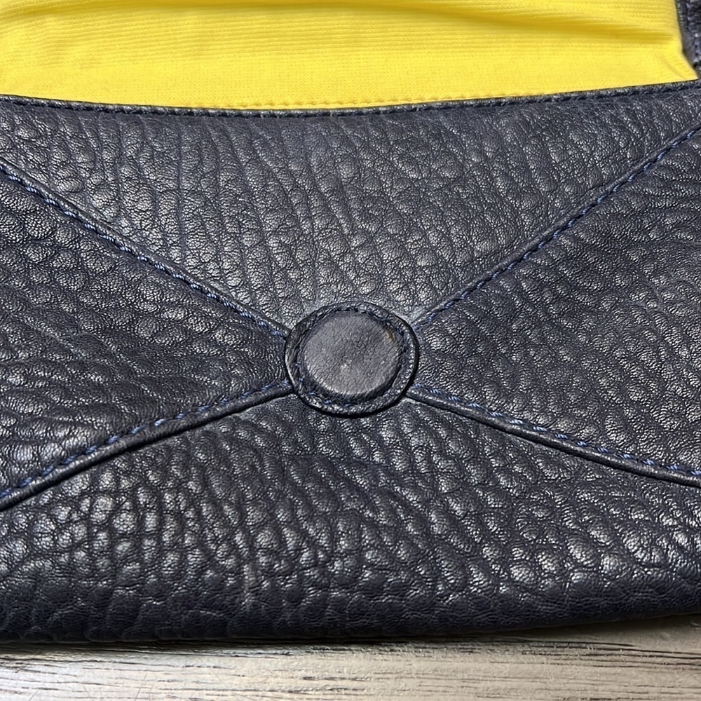 ANTONIO MELANI LEATHER GRAY ENVELOPE CLUTCH WITH GOLD CHAIN - Picture 4 of 14